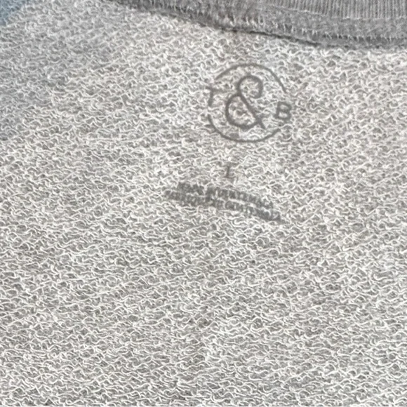 NWOT 🤘🎸Def Leppard Crew Neck Sweatshirt in Light Heather Grey and Red. Size L - Picture 10 of 11